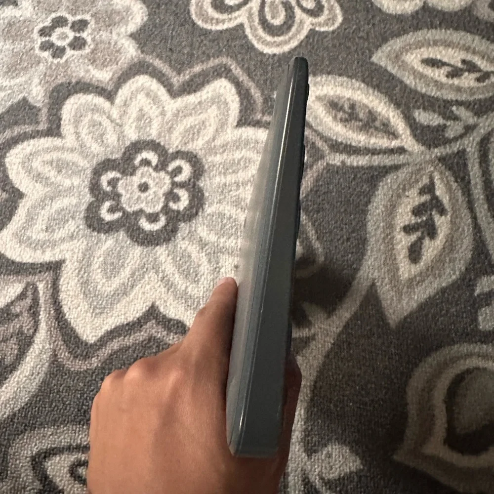 Logitech K380 Multi-Device Bluetooth Keyboard *Works*.